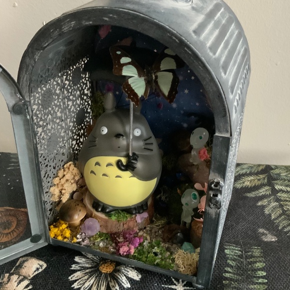 Totoro and butterfly lantern - Picture 2 of 5